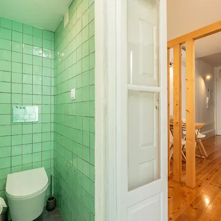 Cozy With Balcony Daire Porto