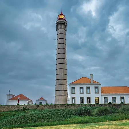Cozy With Balcony شقة