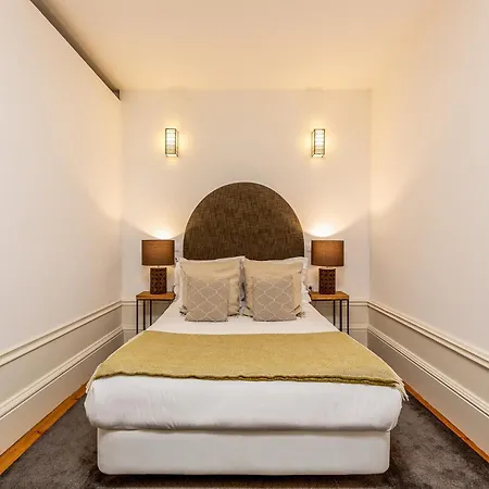Cozy With Balcony Oporto