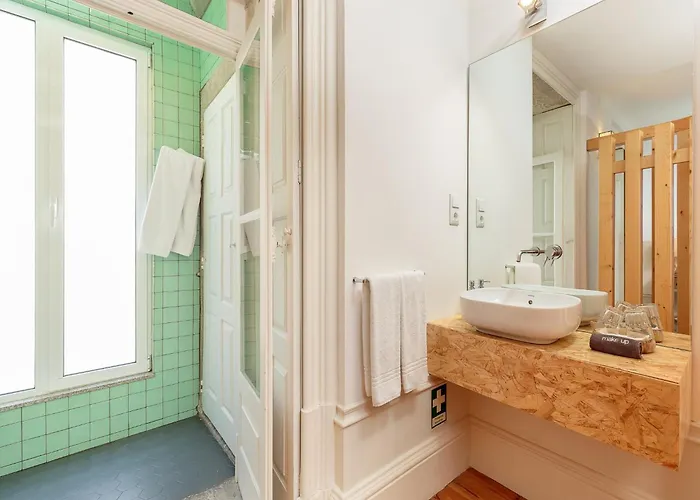 Cozy With Balcony شقة *