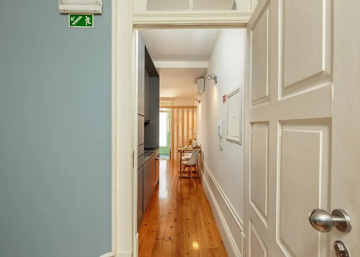 Cozy With Balcony شقة