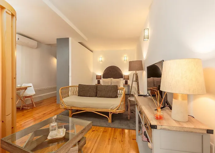 Cozy With Balcony Apartment *