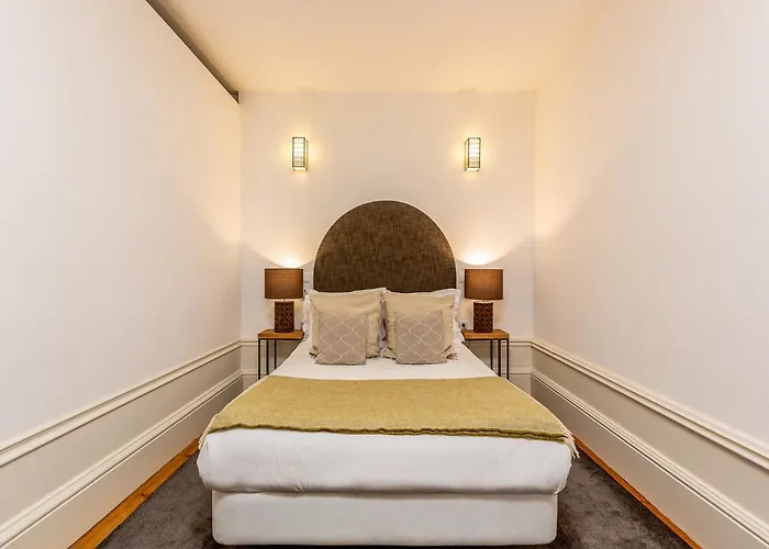 Cozy With Balcony Porto