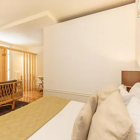 Апартаменты Cozy With Balcony Порту